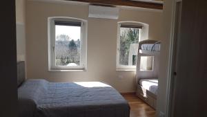 A bed or beds in a room at GARDAWORLD