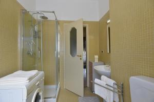 a bathroom with a shower and a toilet and a sink at Casa Dollu in Rivarolo Canavese +14 photos
