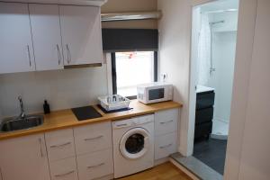 A kitchen or kitchenette at ESTUDIO REAL 8 Még 4 kép