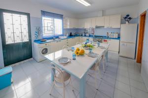 Η κουζίνα ή μικρή κουζίνα στο Slowing Villas - Villa Oceano
