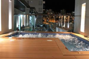 a hot tub on the roof of a building at Quo Quality Hotel in Manizales