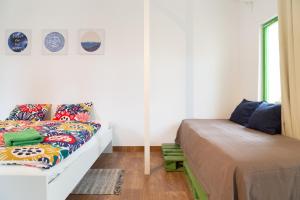 Posteľ alebo postele v izbe v ubytovaní Rastlinky.sk Greenhouse Guestrooms