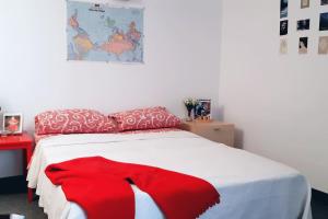 A bed or beds in a room at 2-level BIG space near beach, bars, walking street