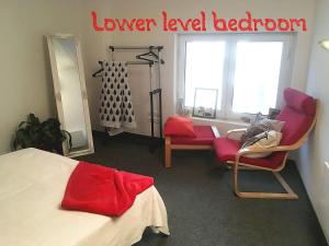 A bed or beds in a room at 2-level BIG space near beach, bars, walking street