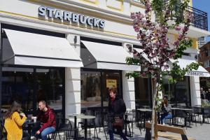 2-level BIG space near beach, bars, walking street vendégei