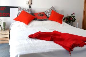 A bed or beds in a room at 2-level BIG space near beach, bars, walking street