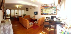 Posezení v ubytování Hostal Comarca Imperial