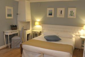 A bed or beds in a room at Aduepassi apartments