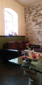 a living room with a couch and a glass table at Pensión Aguayo in Puebla