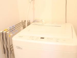 a hospital room with a washing machine at 湘南茅ヶ崎/湘南ライフの楽しめるアパートメント in Chigasaki +29 photos