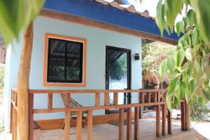 The Big Easy Koh Rong Samloem的庭院或其他户外区域