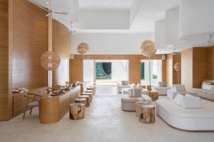 SALA Samui Chaweng Beach Resort的休息区