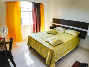 A bed or beds in a room at Hotel Palms Central