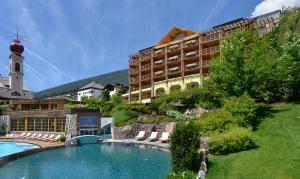 Bazén v ubytování Adler Spa Resort Balance nebo v jeho okolí