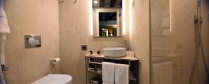 Koupelna v ubytování Rosa Salva Hotel