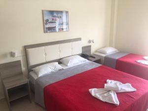 Postel nebo postele na pokoji v ubytování SimOtel Ermis