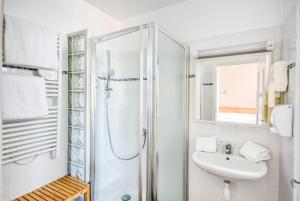 Ένα μπάνιο στο Hôtel Beau Rivage +112 φωτογραφίες