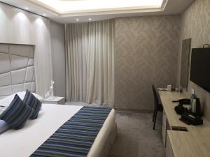 TV a/nebo společenská místnost v ubytování Maximus Hotel Byblos