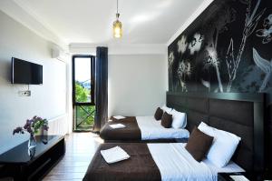Hotel Marsel tesisinde bir odada yatak veya yataklar