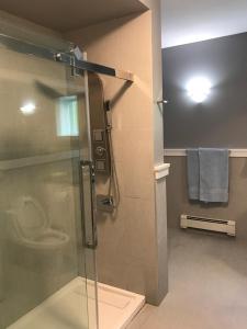 Vannituba majutusasutuses Lake and Bridge View Vacation Home