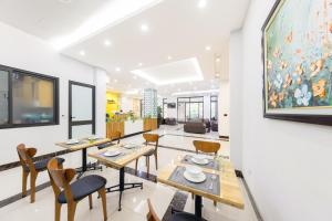 Veitingastaður eða matsölustaður á Hana 1 Apartment & Hotel Bac Ninh