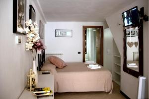 a small bedroom with a bed and a staircase at Guesthouse Rollando in Vernazza