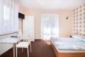 Televízia a/alebo spoločenská miestnosť v ubytovaní Villa Tara