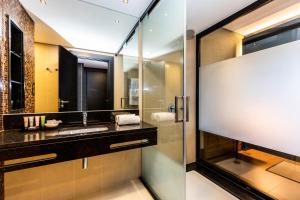 Kamar mandi di Evidencia Belverde Hotel