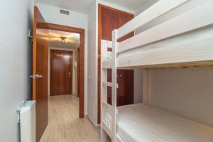 A bed or beds in a room at Costabravaforrent Balco 2