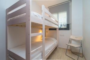 A bed or beds in a room at Costabravaforrent Balco 2