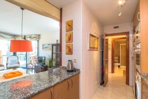 A kitchen or kitchenette at Costabravaforrent Balco 2