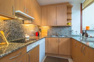 A kitchen or kitchenette at Costabravaforrent Balco 2