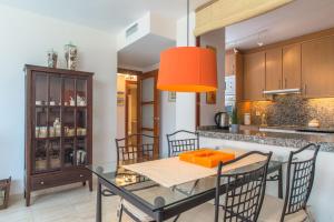 A kitchen or kitchenette at Costabravaforrent Balco 2