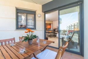 A seating area at Costabravaforrent Balco 2