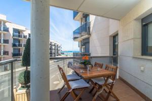 A balcony or terrace at Costabravaforrent Balco 2