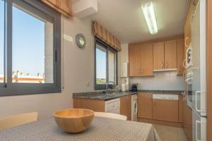 A kitchen or kitchenette at Costabravaforrent Balco 2