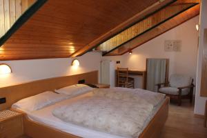 Säng eller sängar i ett rum på Hotel Rosalpina