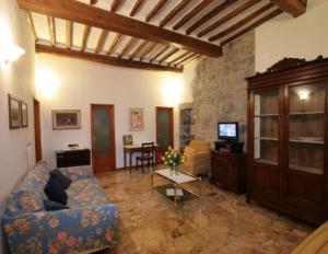 a living room with a couch and a table at La Torre Useppi in San Gimignano