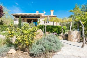 A garden outside Son Ferragut