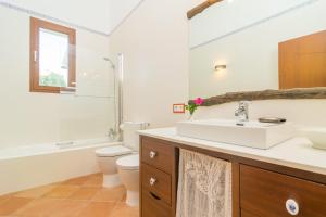 A bathroom at Son Ferragut