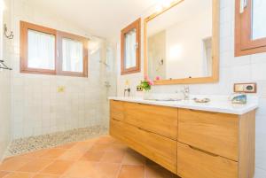 A bathroom at Son Ferragut
