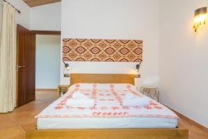A bed or beds in a room at Son Ferragut Még 37 kép