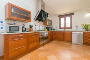 A kitchen or kitchenette at Son Ferragut