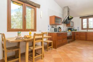 A kitchen or kitchenette at Son Ferragut