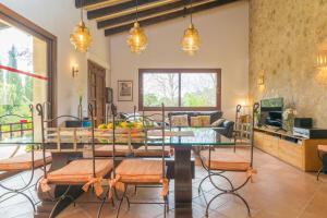 A kitchen or kitchenette at Son Ferragut
