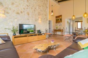 a living room with a couch and a tv at Son Ferragut in Sa Pobla