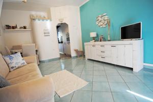 A television and/or entertainment centre at Acquamarina - Exclusive Sea House