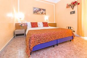 A bed or beds in a room at Downtown Accommodation