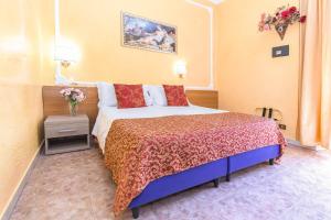 A bed or beds in a room at Downtown Accommodation