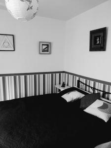 Cama ou camas em um quarto em Proximite circuit 24 heures